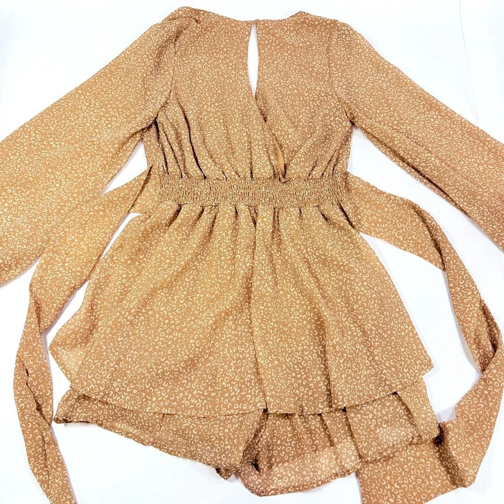 Japna Women Small Tan Animal Print Long Sleeve‎ V Neck Tiered Ruffle Mini Romper